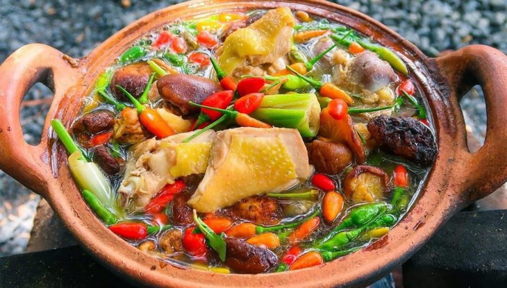 Công thức 5 món lẩu siêu ngon cho ngày nghỉ lễ - Ảnh 2.