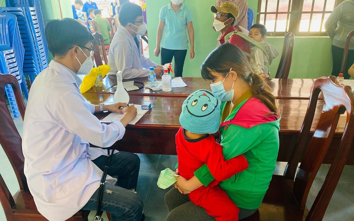 Thầy thuốc trẻ dùng AI khám sức khỏe hậu COVID miễn phí cho người dân