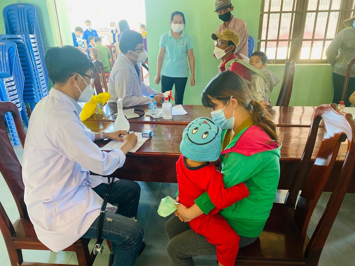 Thầy thuốc trẻ dùng AI khám sức khỏe hậu COVID miễn phí cho người dân - Ảnh 1.