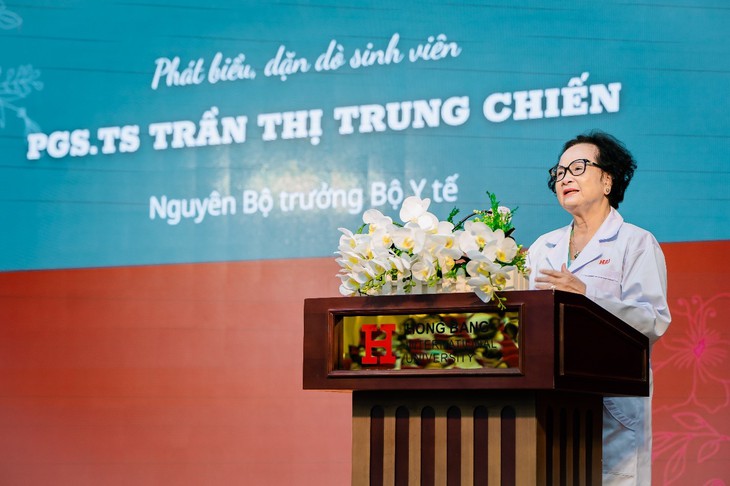 Trao áo blouse, trao sứ mệnh cao cả cho những bác sĩ tương lai - Ảnh 2. Trao áo blouse, trao sứ mệnh cao cả cho những bác sĩ tương lai - Ảnh 2.