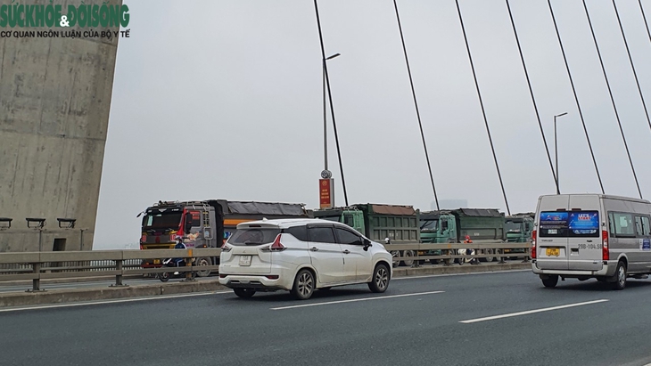 Mật phục xử lý xe quá tải ‘né’ trạm cân cầu Thăng Long - Ảnh 9.