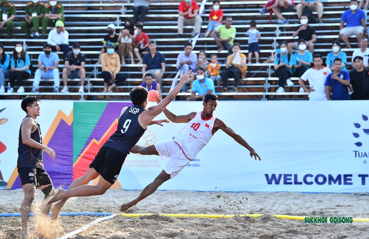 Bóng ném bãi biển Việt Nam chạm tay vào tấm HCV SEA Games 31 sau trận thắng Singapore - Ảnh 14. Bóng ném bãi biển Việt Nam chạm tay vào tấm HCV SEA Games 31 sau trận thắng Singapore - Ảnh 14.