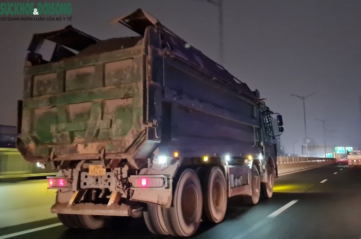 Mật phục xử lý xe quá tải ‘né’ trạm cân cầu Thăng Long - Ảnh 4.