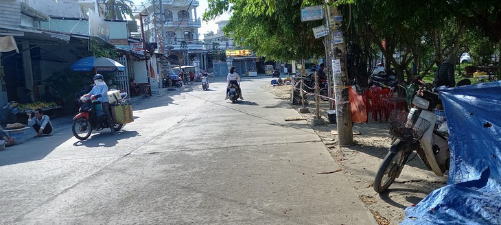 Khánh Hòa: Run rẫy với cầu gỗ cheo leo ở phố - Ảnh 4. Khánh Hòa: Run rẫy với cầu gỗ cheo leo ở phố - Ảnh 4.