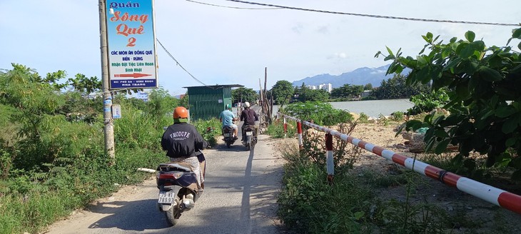 Khánh Hòa: Run rẫy với cầu gỗ cheo leo ở phố - Ảnh 5. Khánh Hòa: Run rẫy với cầu gỗ cheo leo ở phố - Ảnh 5.