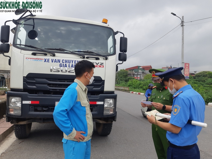 Mật phục xử lý xe quá tải ‘né’ trạm cân cầu Thăng Long - Ảnh 3.