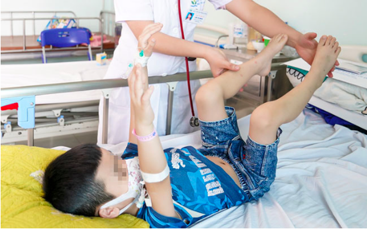 Bé trai 4 tuổi xuất huyết não 3 lần 