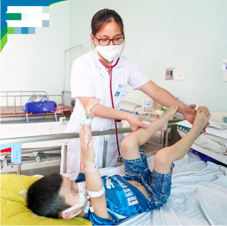 Bé trai 4 tuổi xuất huyết não 3 lần - Ảnh 1.