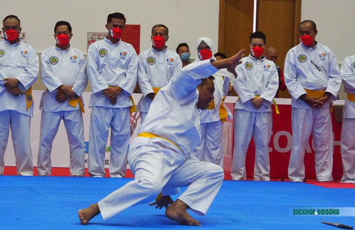 Ấn tượng nghi lễ trao kiếm tại ngày khai mạc môn Pencak Silat - Ảnh 3. Ấn tượng nghi lễ trao kiếm tại ngày khai mạc môn Pencak Silat - Ảnh 3.