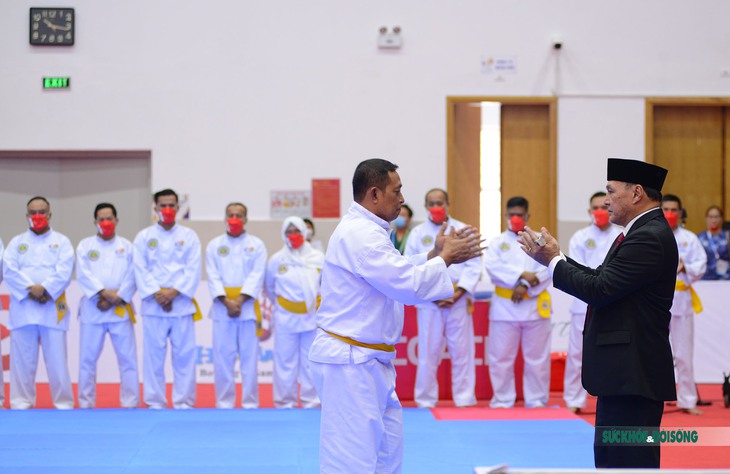 Ấn tượng nghi lễ trao kiếm tại ngày khai mạc môn Pencak Silat - Ảnh 5. Ấn tượng nghi lễ trao kiếm tại ngày khai mạc môn Pencak Silat - Ảnh 5.
