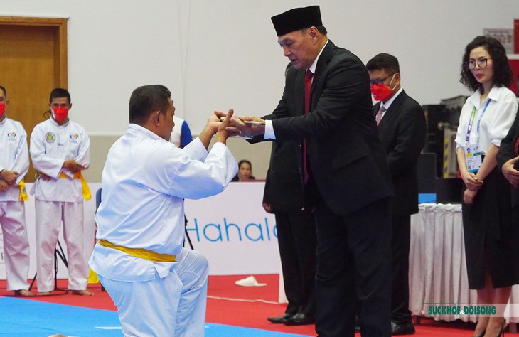 Ấn tượng nghi lễ trao kiếm tại ngày khai mạc môn Pencak Silat - Ảnh 6. Ấn tượng nghi lễ trao kiếm tại ngày khai mạc môn Pencak Silat - Ảnh 6.