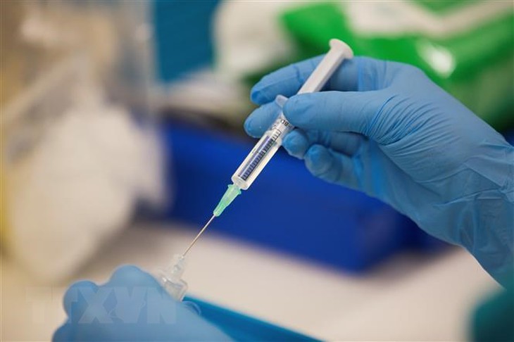 Các hãng vaccine ngừa COVID-19 chuyển hướng sang sản xuất mũi vaccine tăng cường - Ảnh 1. Các hãng vaccine ngừa COVID-19 chuyển hướng sang sản xuất mũi vaccine tăng cường - Ảnh 1.