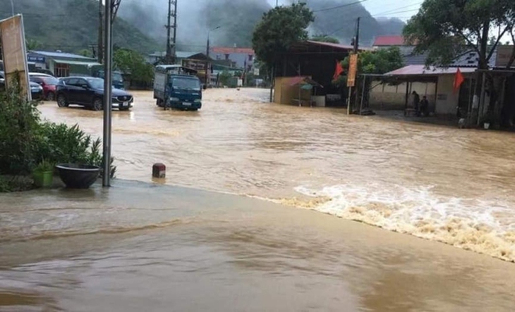 Cảnh báo mưa lớn cục bộ, lốc, sét, mưa đá ở Bắc Bộ và Trung Bộ từ nay tới 15/5 - Ảnh 2.