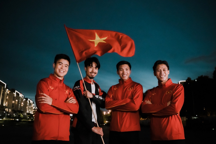 ‘Đi trong mùa hè’ của rapper Đen Vâu vì sao gây 'sốt'? - Ảnh 4. Đen Vâu 2