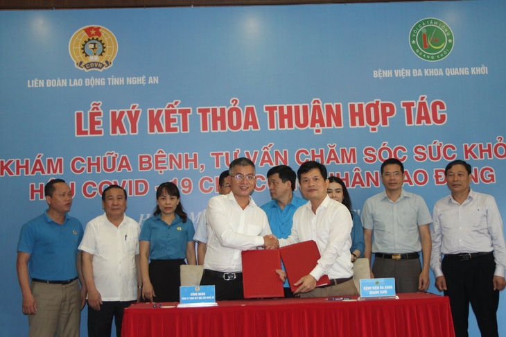 Hợp tác khám, chữa bệnh, tư vấn chăm sóc sức khỏe hậu COVID-19 cho công nhân lao động - Ảnh 2.