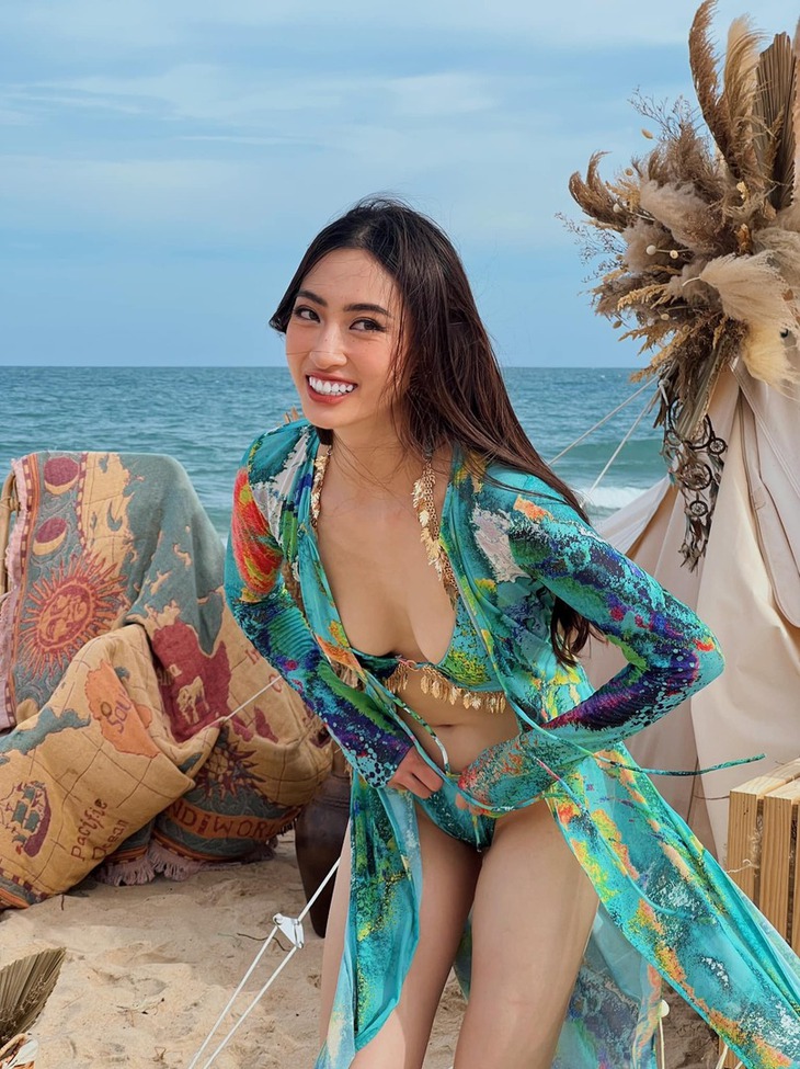 Hoa hậu Lương Thùy Linh khoe body 'nữ thần' đón hè cùng đôi chân dài 1m22 - Ảnh 3.
