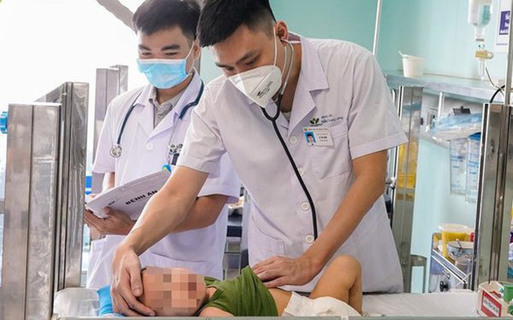 Liên tiếp có 5 trẻ nhập viện vì uống nhầm dầu thắp đèn, khuyến cáo khẩn của chuyên gia