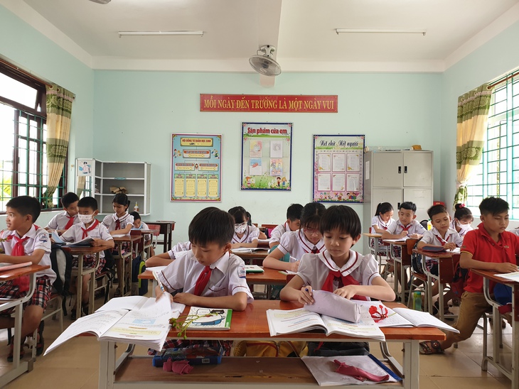 “Con nguyện làm đôi chân của bạn đến mãi sau này” - Ảnh 1. “Con nguyện làm đôi chân của bạn đến mãi sau này” - Ảnh 1.