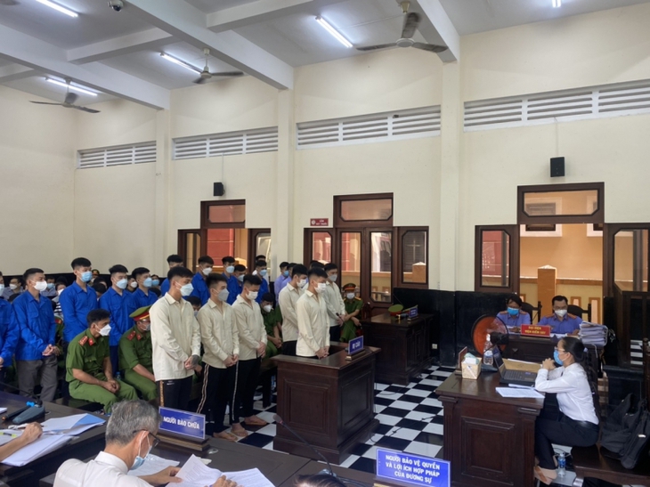 22 bị cáo lãnh án tù trong vụ nổ súng tại quán Karaoke làm 4 người thương vong. - Ảnh 2.