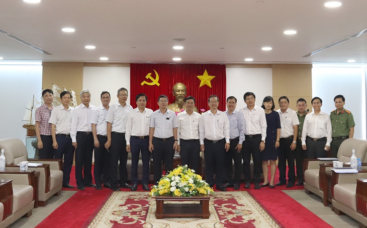 Bàn giải pháp tháo gỡ vướng mắc mặt bằng dự án truyền tải điện đi qua tỉnh Bình Dương - Ảnh 4.
