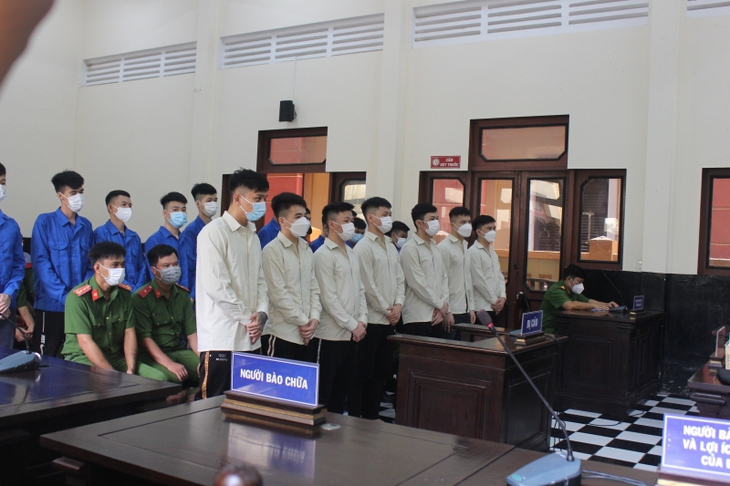 22 bị cáo lãnh án tù trong vụ nổ súng tại quán Karaoke làm 4 người thương vong. - Ảnh 1.