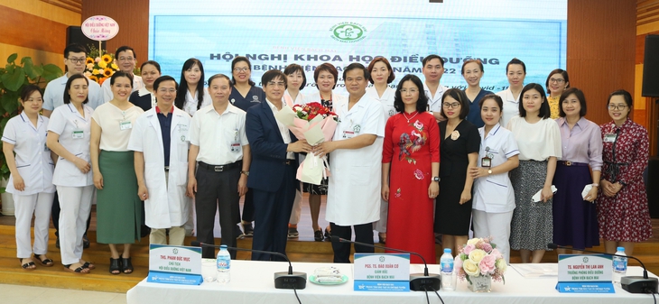 BV Bạch Mai: Đổi mới công tác điều dưỡng thích ứng với COVID - Ảnh 1. BV Bạch Mai: Đổi mới công tác điều dưỡng thích ứng với COVID - Ảnh 1.