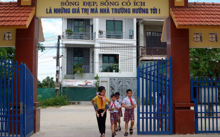 Nam sinh người Pa Cô nhiều năm làm 'đôi chân' của bạn học khiếm khuyết- Ảnh 5.