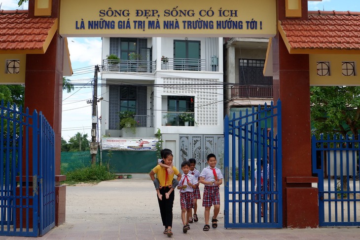 “Con nguyện làm đôi chân của bạn đến mãi sau này” - Ảnh 4. “Con nguyện làm đôi chân của bạn đến mãi sau này” - Ảnh 4.