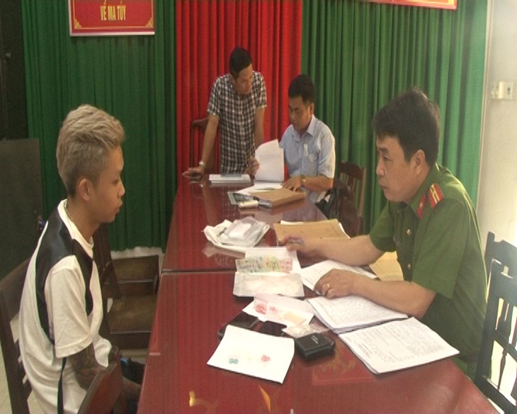 Chặt đứt đường dây chuyên cung cấp ma túy cho "dân chơi" ở Huế - Ảnh 2.