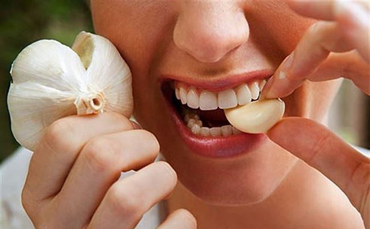 Người hôi nách nên ăn hành tỏi như thế nào để không bị “trầm trọng’ hơn? - Ảnh 3.