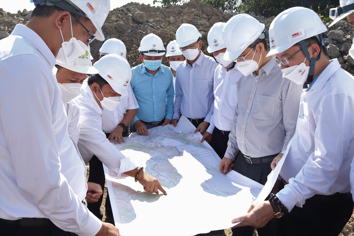 EVNNPT đẩy nhanh tiến độ các dự án, đảm bảo kết nối, truyền tải công suất các nguồn năng lượng tái tạo khu vực miền Trung, Tây Nguyên và Tây Nam bộ - Ảnh 2.