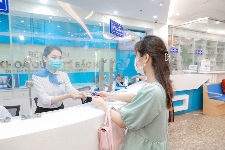 Giám đốc Bệnh viện ĐKQT Bắc Hà: "Chúng tôi không có bệnh nhân vì Bắc Hà coi họ là khách hàng" - Ảnh 2.
