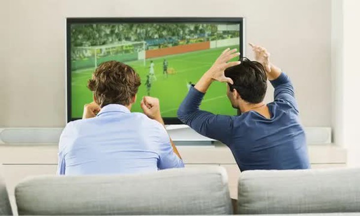 Người mắc bệnh tim mạch cần lưu ý khi xem bóng đá? - Ảnh 1.