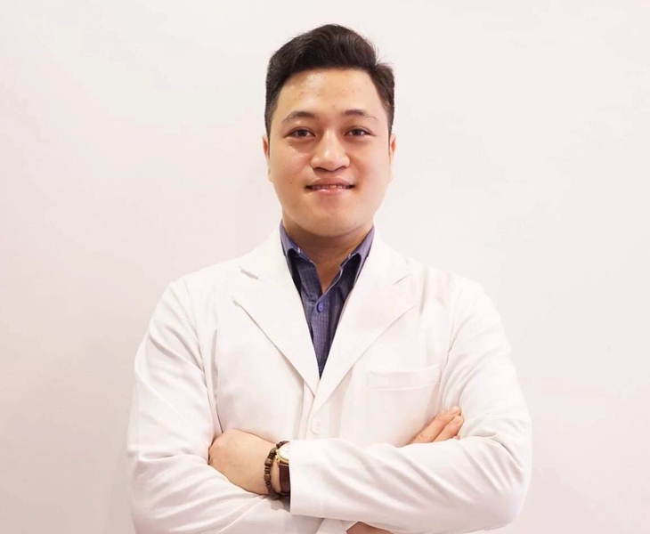 Hoảng hốt vì hậu quả dùng máy massge, bơm silicon nâng cấp cậu nhỏ  - Ảnh 1.