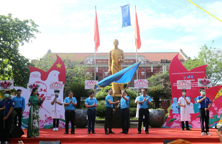 Ra quân Hành trình Thầy thuốc trẻ làm theo lời Bác, tình nguyện vì sức khỏe cộng đồng - Ảnh 3. Ra quân Hành trình Thầy thuốc trẻ làm theo lời Bác, tình nguyện vì sức khỏe cộng đồng - Ảnh 3.