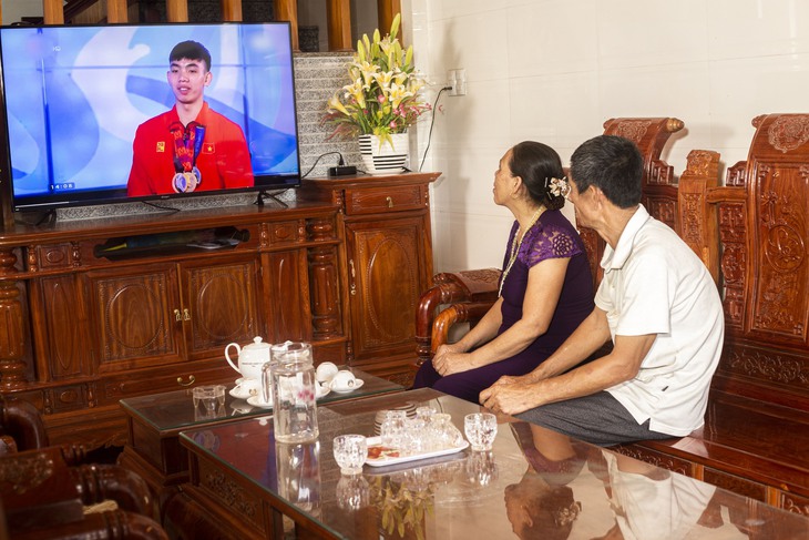 Hành trình từ dòng sông mát quê hương đến “đường đua xanh” quốc tế của tuyển thủ Nguyễn Huy Hoàng - Ảnh 2.