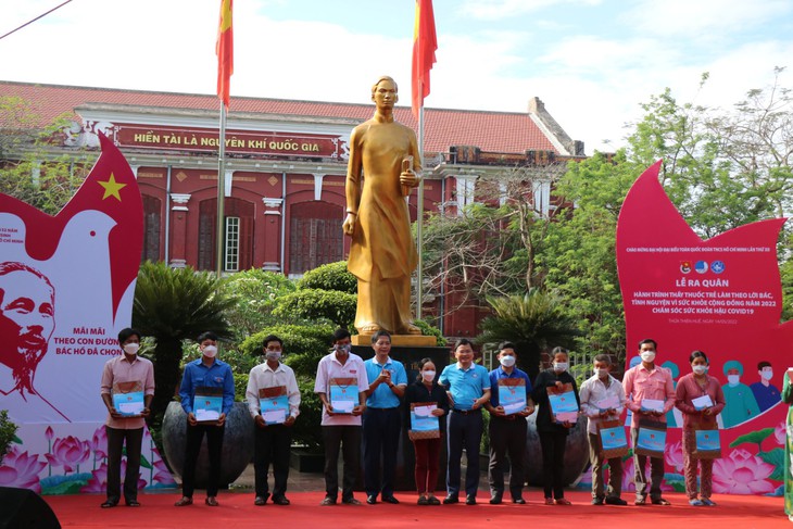 Ra quân Hành trình Thầy thuốc trẻ làm theo lời Bác, tình nguyện vì sức khỏe cộng đồng - Ảnh 4. Ra quân Hành trình Thầy thuốc trẻ làm theo lời Bác, tình nguyện vì sức khỏe cộng đồng - Ảnh 4.