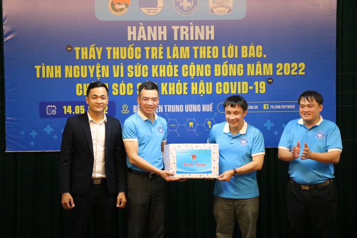 Ra quân Hành trình Thầy thuốc trẻ làm theo lời Bác, tình nguyện vì sức khỏe cộng đồng - Ảnh 11. Ra quân Hành trình Thầy thuốc trẻ làm theo lời Bác, tình nguyện vì sức khỏe cộng đồng - Ảnh 11.
