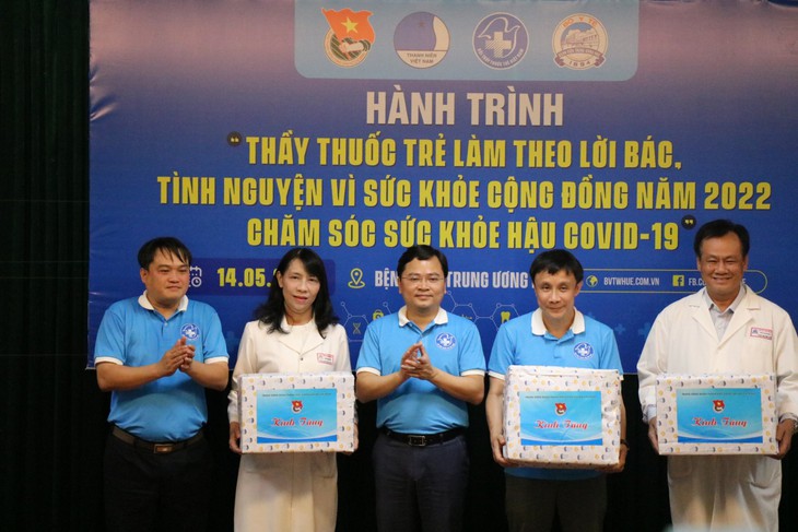 Ra quân Hành trình Thầy thuốc trẻ làm theo lời Bác, tình nguyện vì sức khỏe cộng đồng - Ảnh 12. Ra quân Hành trình Thầy thuốc trẻ làm theo lời Bác, tình nguyện vì sức khỏe cộng đồng - Ảnh 12.