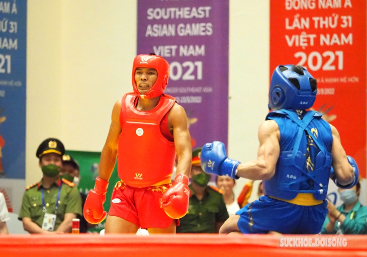 Hơn 800 CĐV mặc áo đỏ sao vàng phủ kín Nhà thi đấu quận Cầu Giấy cổ vũ cho VĐV Tán thủ giành HCV về cho Việt Nam - Ảnh 15. Hơn 800 CĐV mặc áo đỏ sao vàng phủ kín Nhà thi đấu quận Cầu Giấy cổ vũ cho VĐV Tán thủ giành HCV về cho Việt Nam - Ảnh 15.