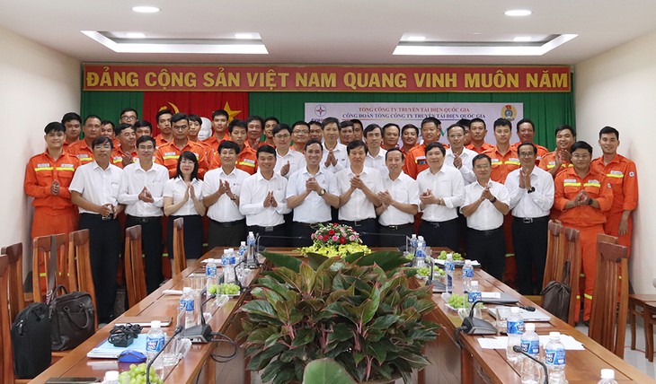 EVNNPT tọa đàm với người lao động nhân dịp Tháng Công nhân và Tháng hành động an toàn vệ sinh lao động - Ảnh 10.