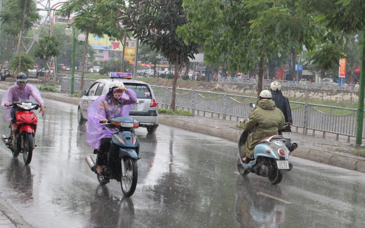 Hà Nội và miền bắc: cảnh báo mưa dông, gió giật mạnh