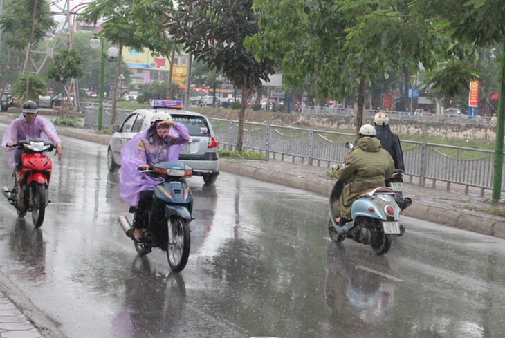 Hà Nội và miền bắc: cảnh báo mưa dông, gió giật mạnh - Ảnh 1. Hà Nội và miền bắc: cảnh báo mưa dông, gió giật mạnh - Ảnh 1.
