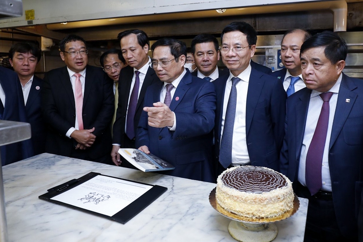 CHÙM ẢNH: Thủ tướng và đoàn công tác thăm nơi Chủ tịch Hồ Chí Minh từng làm việc tại Hoa Kỳ - Ảnh 3. CHÙM ẢNH: Thủ tướng và đoàn công tác thăm nơi Chủ tịch Hồ Chí Minh từng làm việc tại Hoa Kỳ - Ảnh 3.