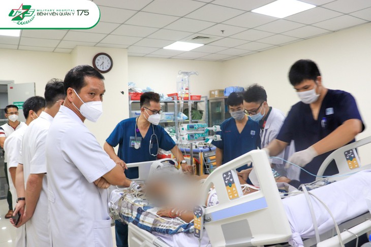 Tổ cấp cứu đường không kịp thời đưa bệnh nhân nguy kịch từ Trường Sa về đất liền - Ảnh 2. Tổ cấp cứu đường không kịp thời đưa bệnh nhân nguy kịch từ Trường Sa về đất liền - Ảnh 2.