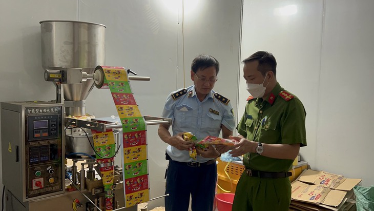 Mua hàng tấn kẹo Trung Quốc trôi nổi về "phù phép" thành kẹo Nhật Bản - Ảnh 2.