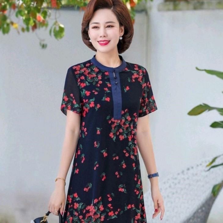 Top 5 mẫu đầm trung niên sang trọng dành cho quý bà 2022 - Ảnh 2.
