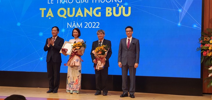 Giải thưởng Tạ Quang Bửu vinh danh hai nhà khoa học lĩnh vực Toán học và Hóa học - Ảnh 2. Giải thưởng Tạ Quang Bửu vinh danh hai nhà khoa học lĩnh vực Toán học và Hóa học - Ảnh 2.