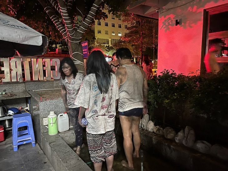 Kịp thời chữa cháy và giải cứu 03 người thoát nạn trong đêm - Ảnh 4. Kịp thời chữa cháy và giải cứu 03 người thoát nạn trong đêm - Ảnh 4.