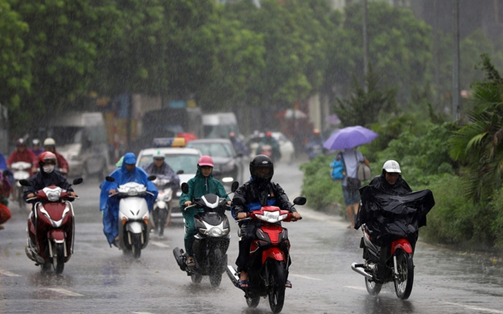 Bắc Bộ và Trung Bộ bước vào đợt mưa giông kéo dài nhiều ngày